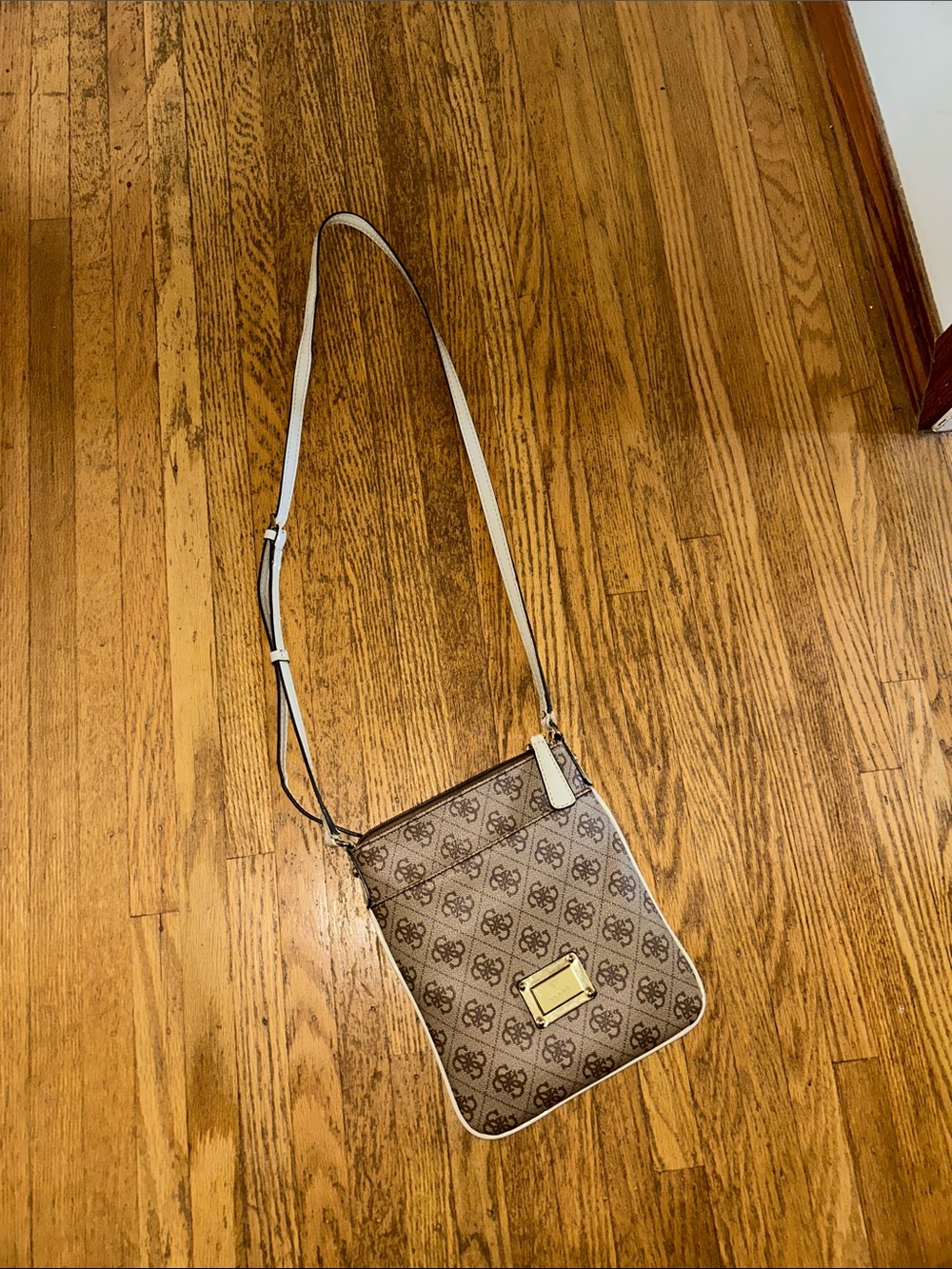 2000s Guess crossbody bag